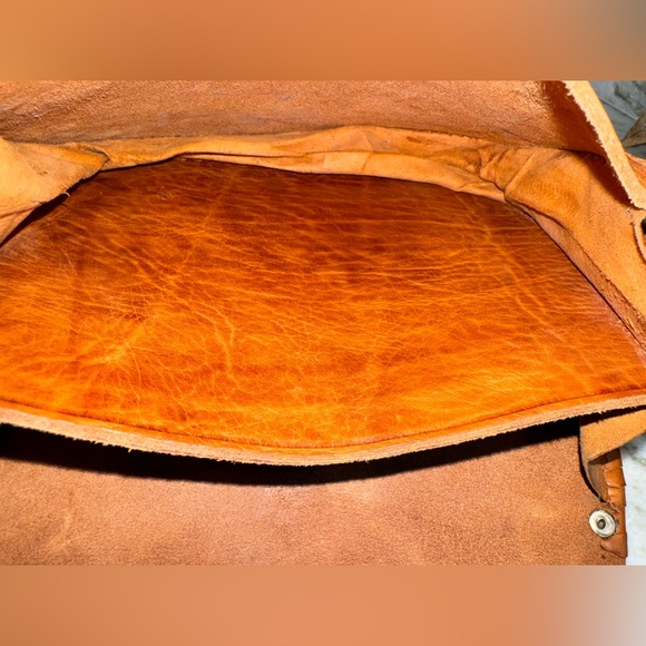 Vintage Hand tooled Leather Crossbody Bag - Picture 8 of 11